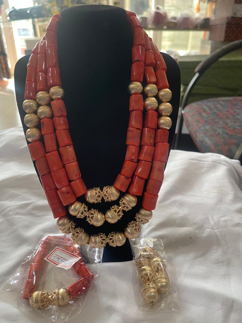 Original coral beads. Complete set